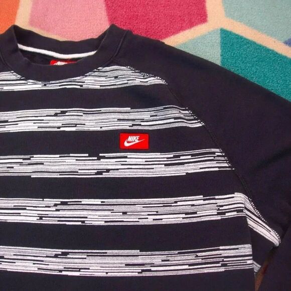 Nike Men's Black and White Striped Crewneck Sweatshirt Size L 22.5 x 25 - Picture 2 of 4
